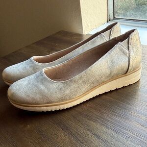 Naturalizer Women's Gold Flats